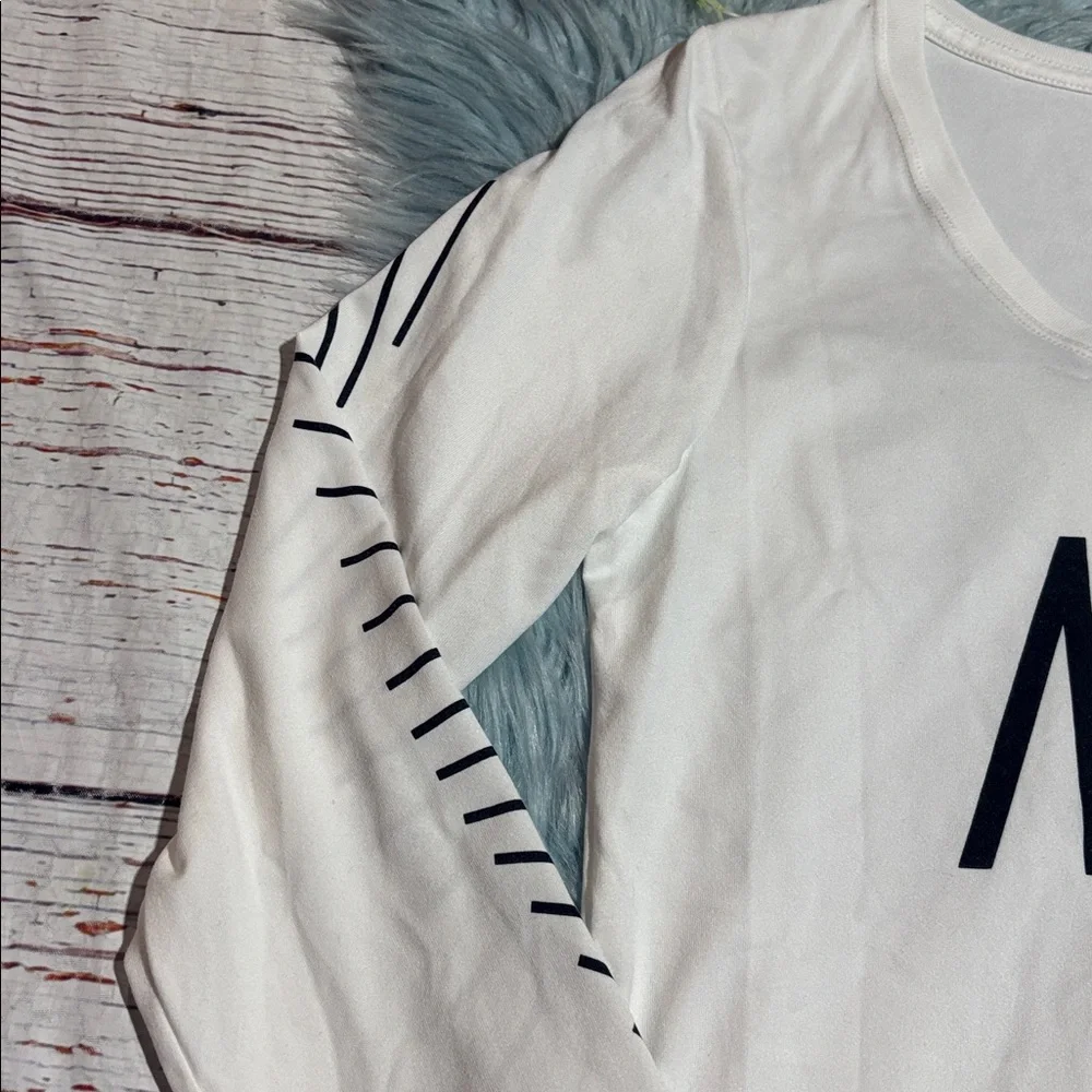 Nike The Nike Tee Dri Fit Athletic Cut Long Sleeve White Black Tee sz M